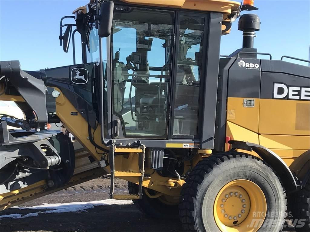 John Deere 872G Grejdry