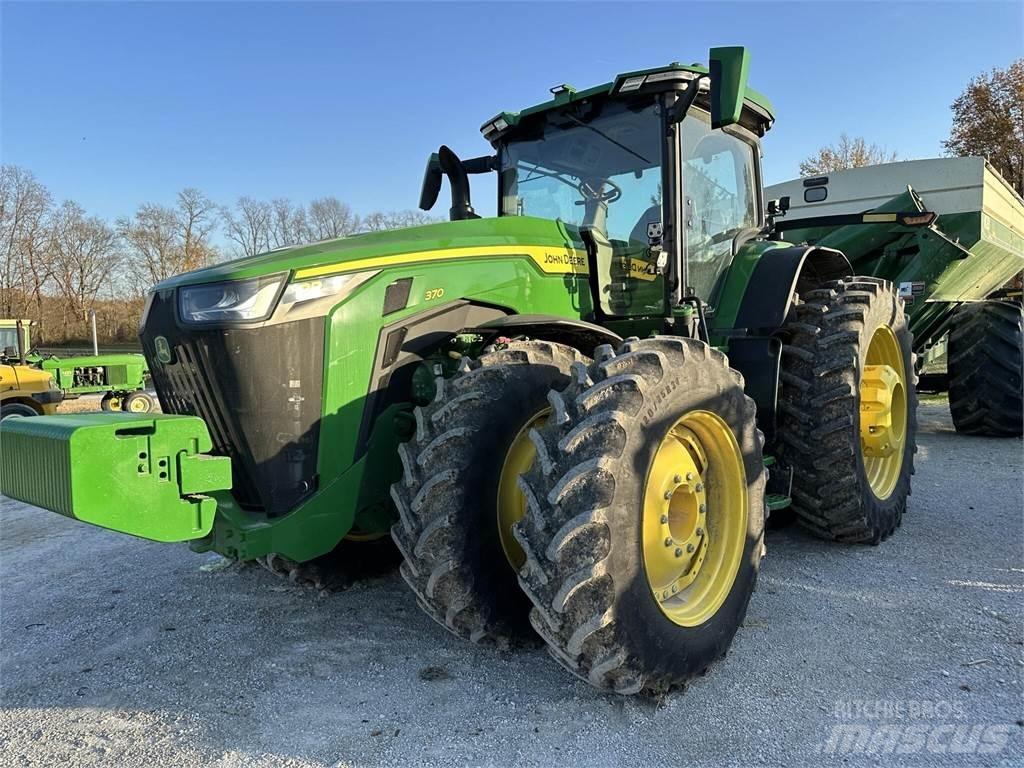 John Deere 8R 370 Traktory