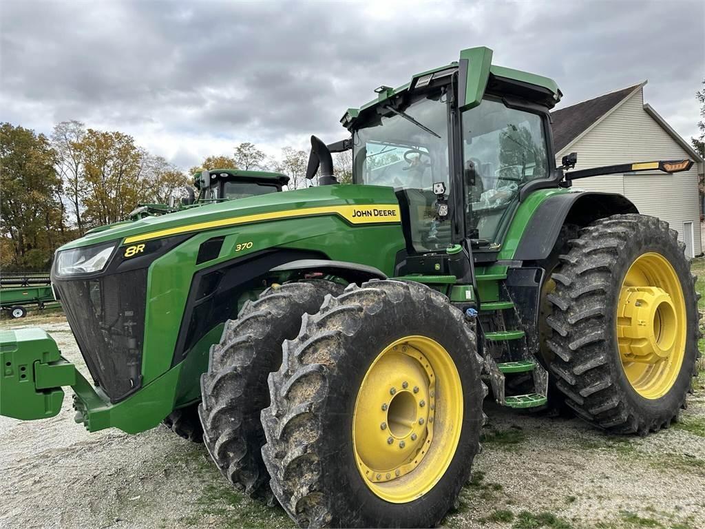 John Deere 8R 370 Traktory
