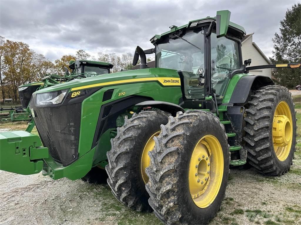 John Deere 8R 370 Traktory