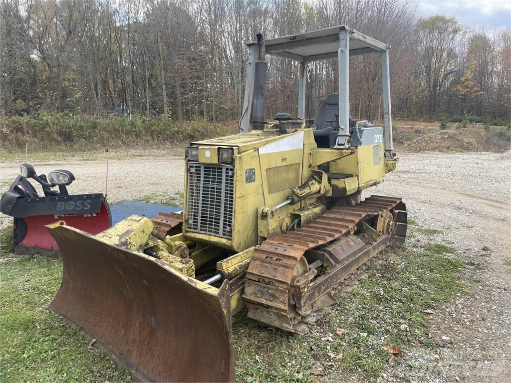 Komatsu D37E-5 Pásové dozery