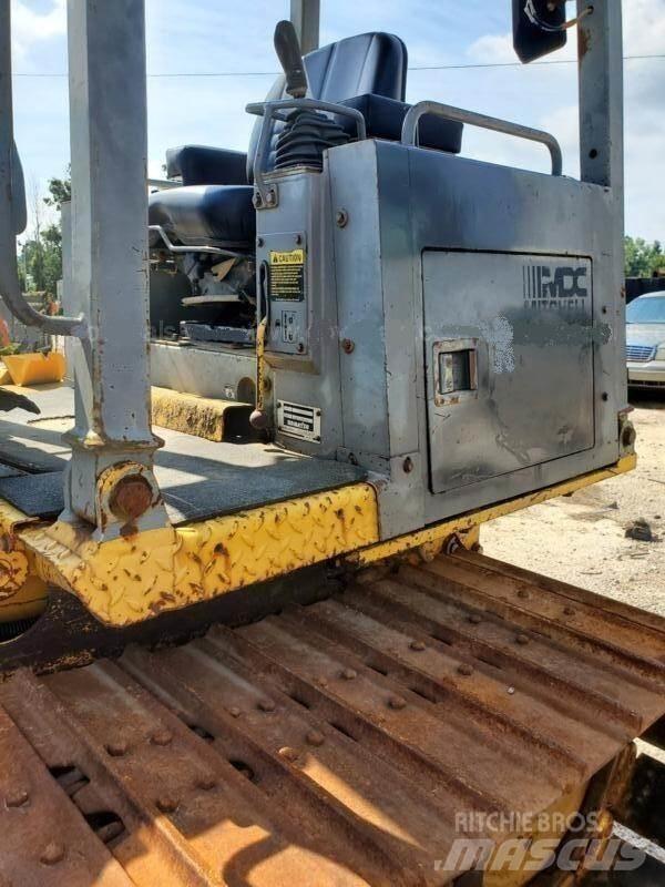 Komatsu D38P-1 LGP Pásové dozery