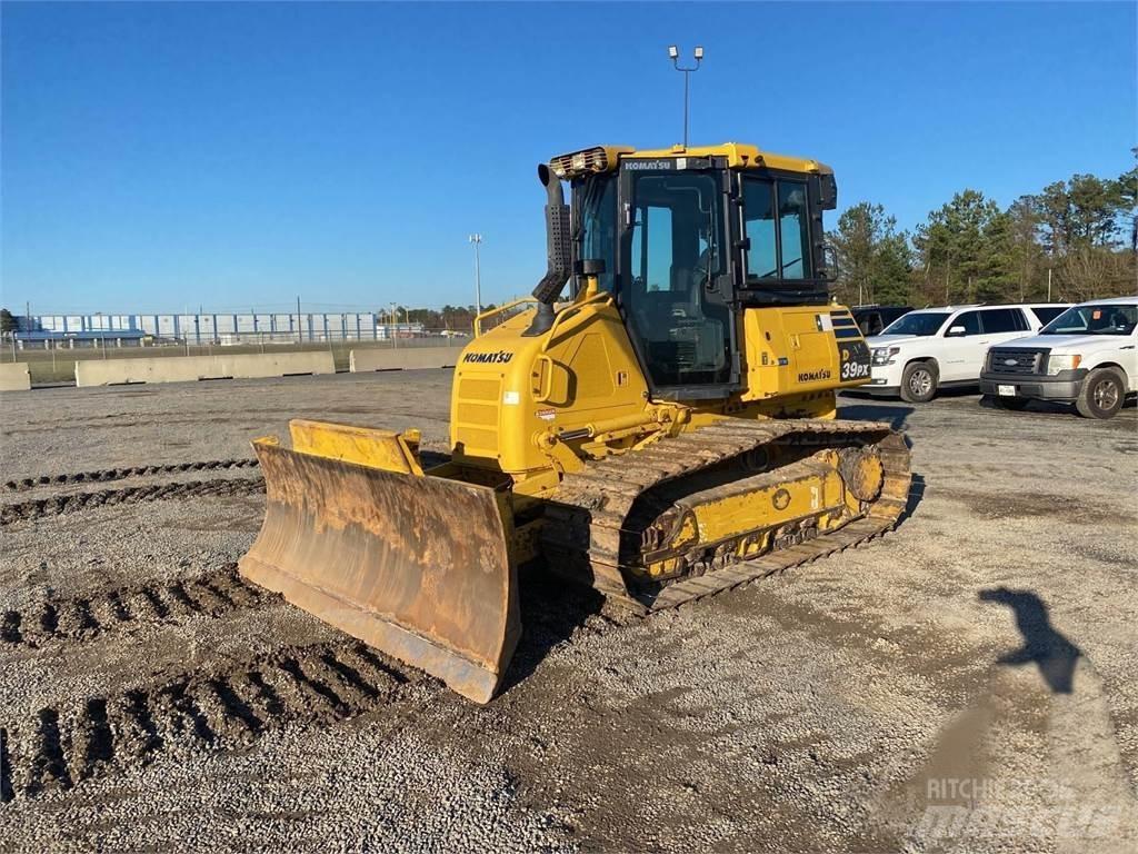 Komatsu D39PX-24 Pásové dozery
