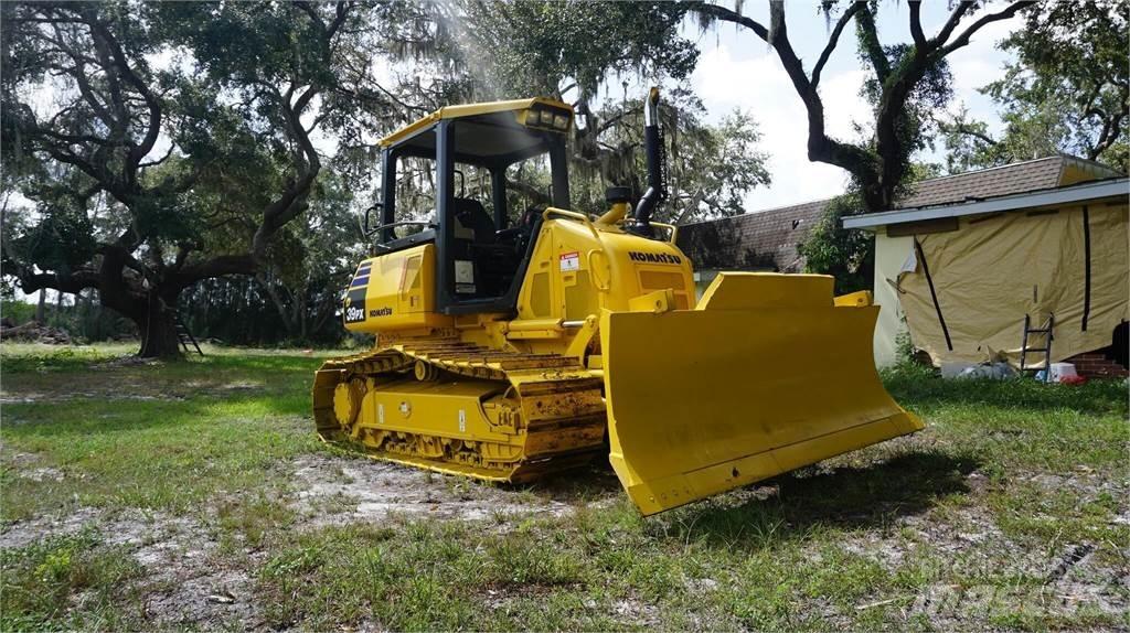 Komatsu D39PX-24 Pásové dozery