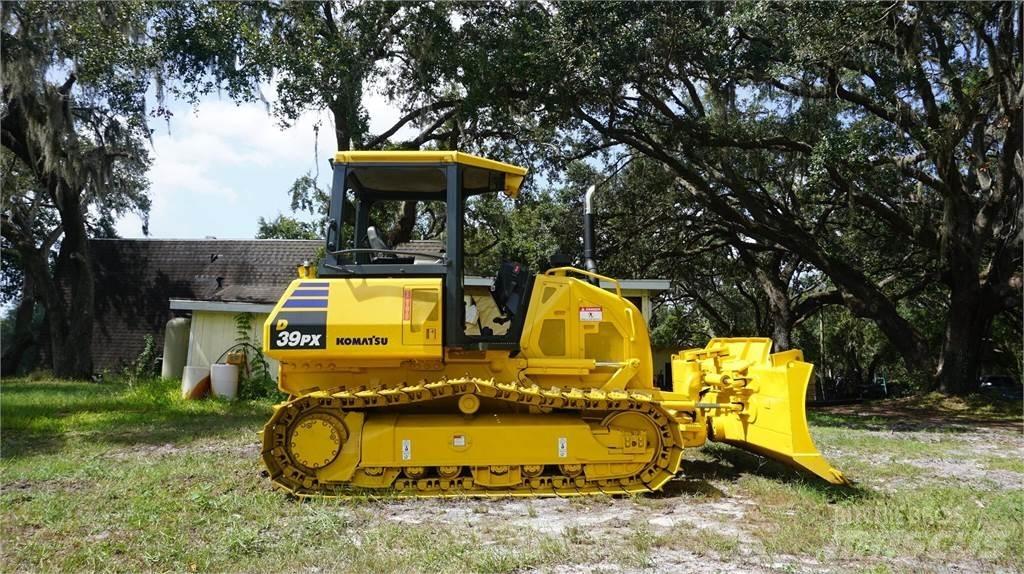 Komatsu D39PX-24 Pásové dozery