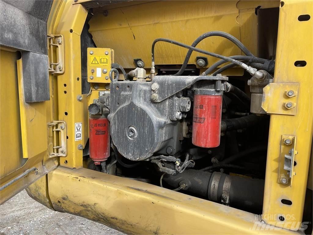 Komatsu PC210 LC-8 Pásová rýpadla