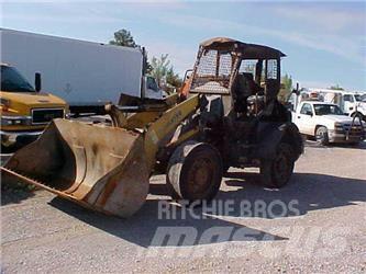 Komatsu WA100 Kolové nakladače