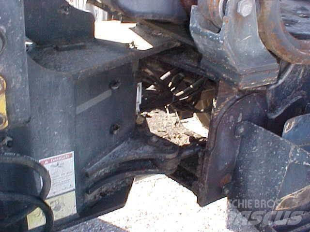Komatsu WA100 Kolové nakladače