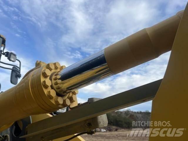 Komatsu WA320-8 Kolové nakladače