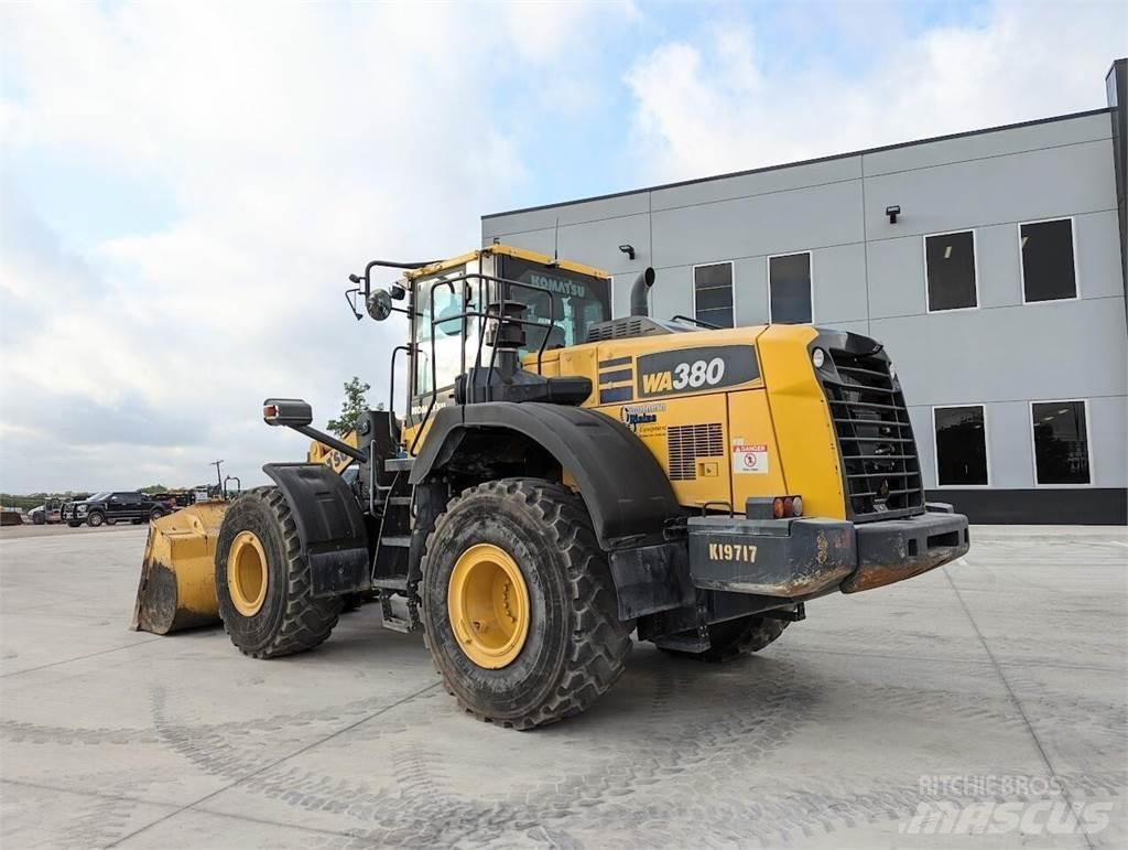 Komatsu WA380-8 Kolové nakladače