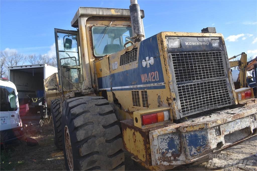 Komatsu WA420 Kolové nakladače