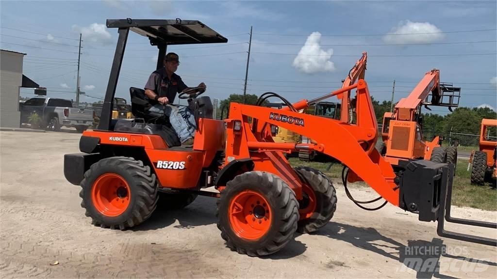 Kubota R520 Kolové nakladače