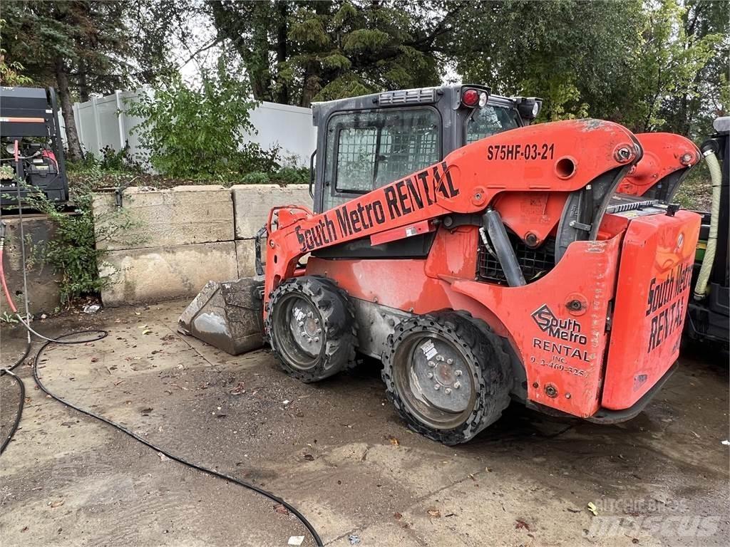Kubota SSV75 Smykem řízené nakladače