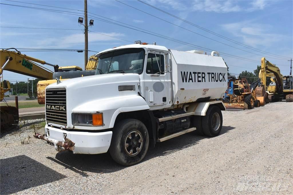 Mack CH613 Cisternové vozy