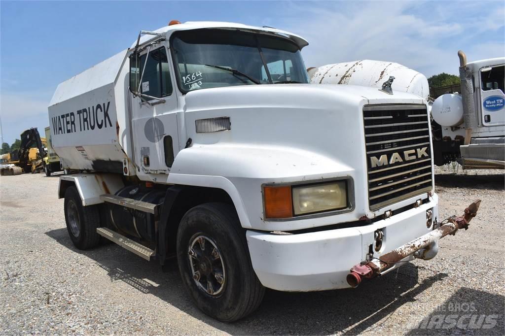 Mack CH613 Cisternové vozy