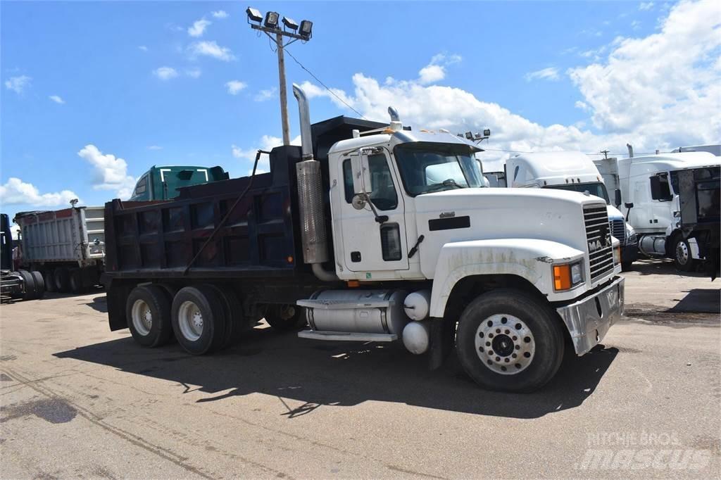 Mack CHN613 Sklápěče
