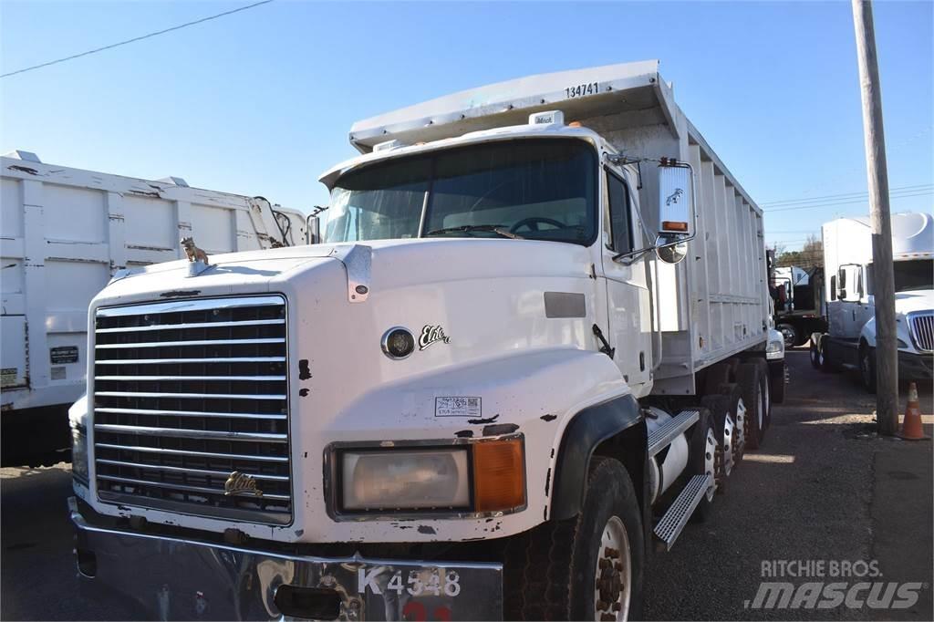 Mack CL713 Sklápěče