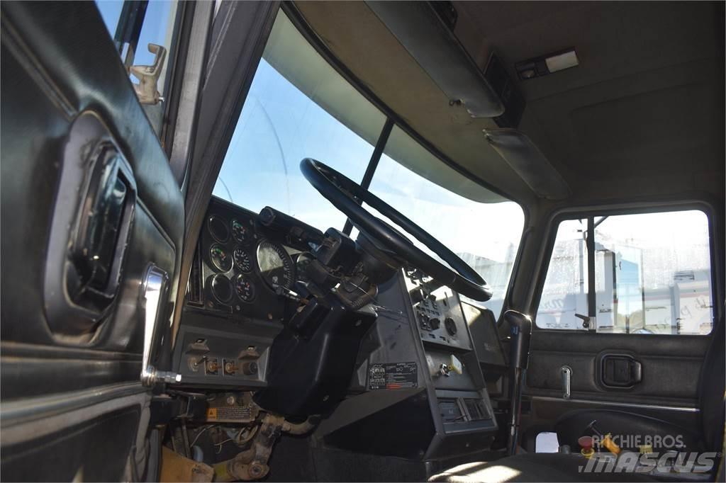 Mack CL713 Sklápěče