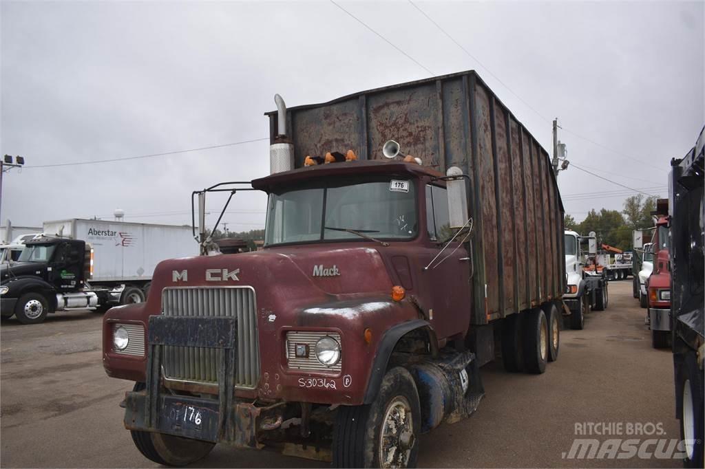 Mack DM685S Autojeřáby, hydraulické ruky