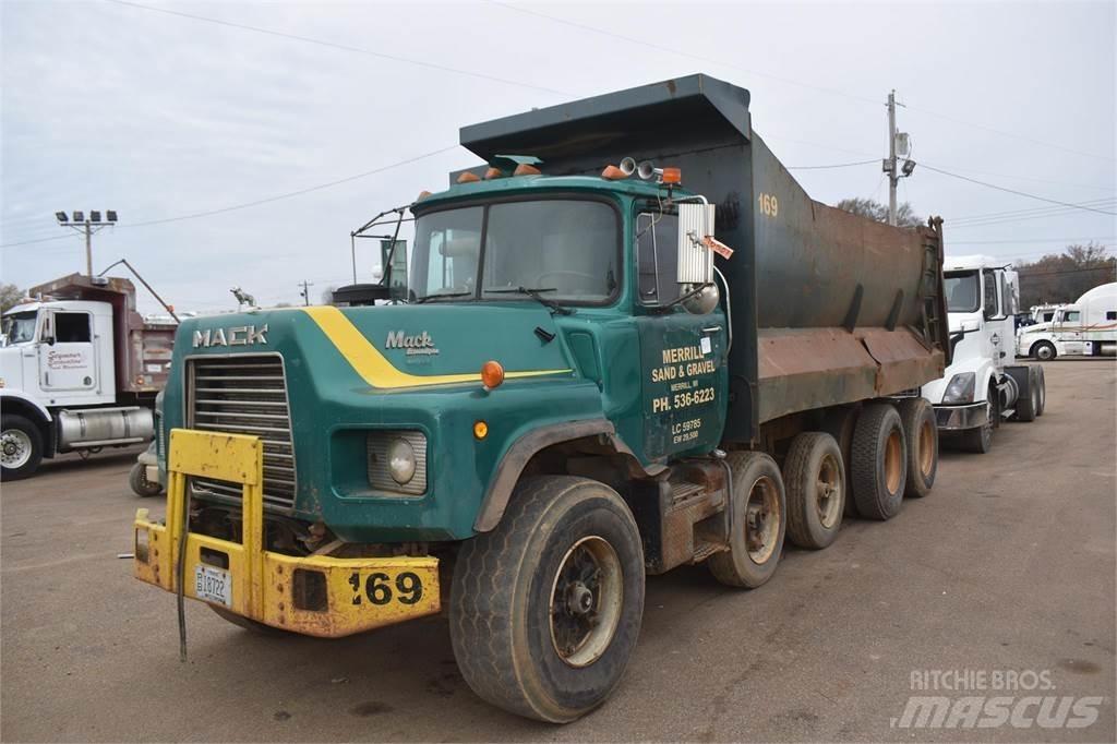 Mack DM688 Sklápěče