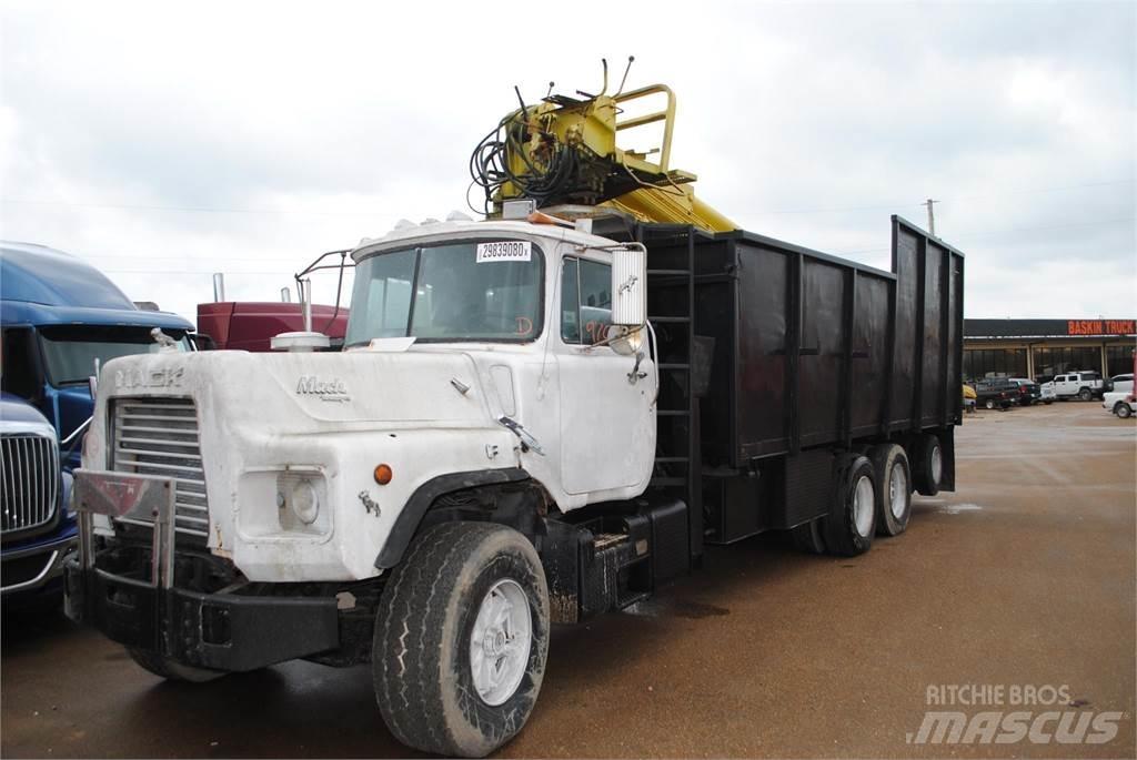 Mack DM690S Autojeřáby, hydraulické ruky