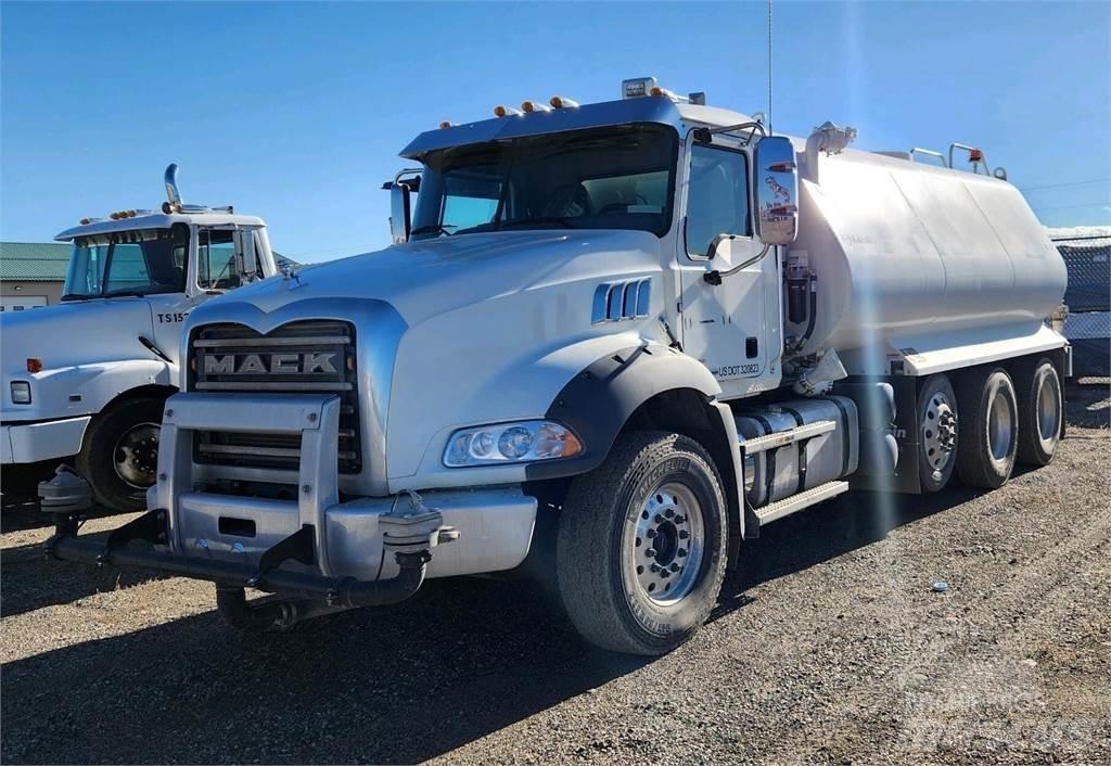 Mack GRANITE 84BR Cisterny na vodu
