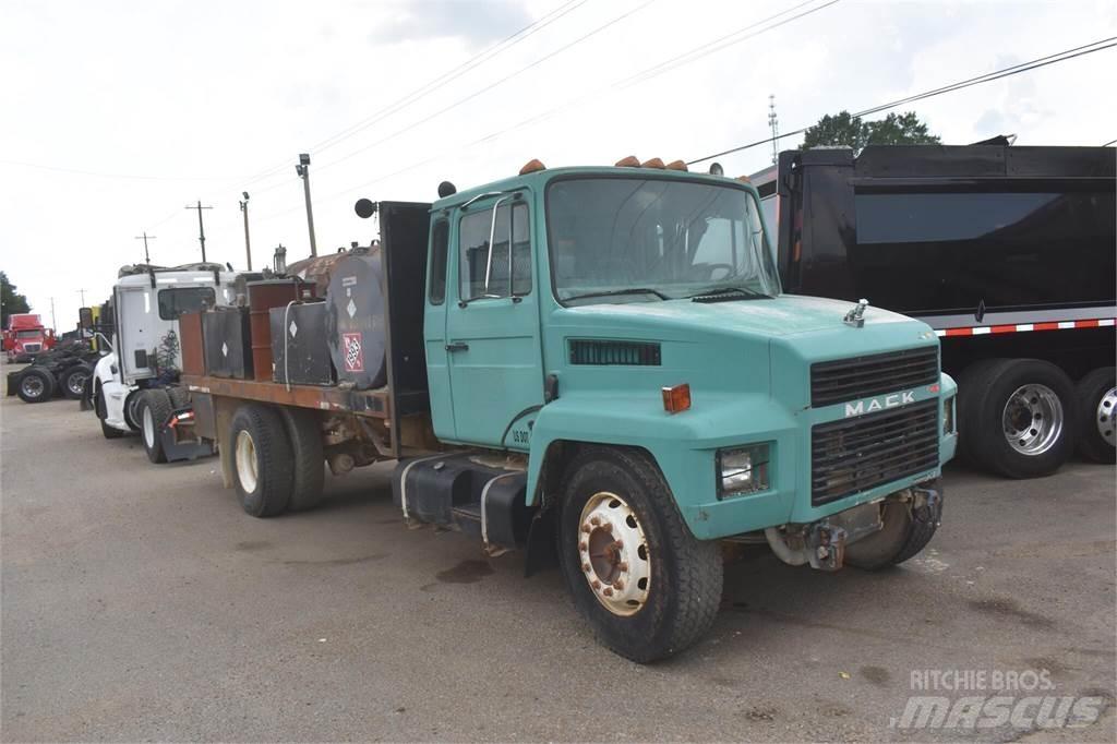 Mack MIDLINER CS200 Cisternové vozy