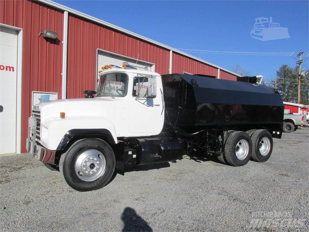 Mack R685S Cisternové vozy