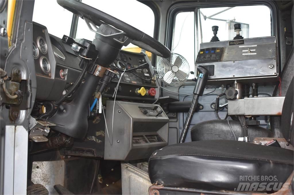 Mack RD688S Sklápěče