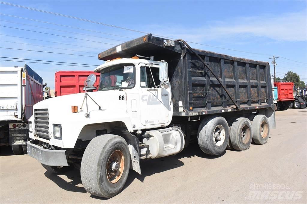 Mack RD688S Sklápěče