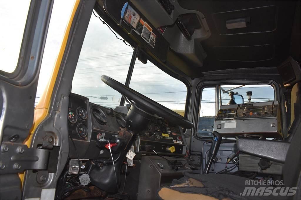 Mack RD688S Sklápěče
