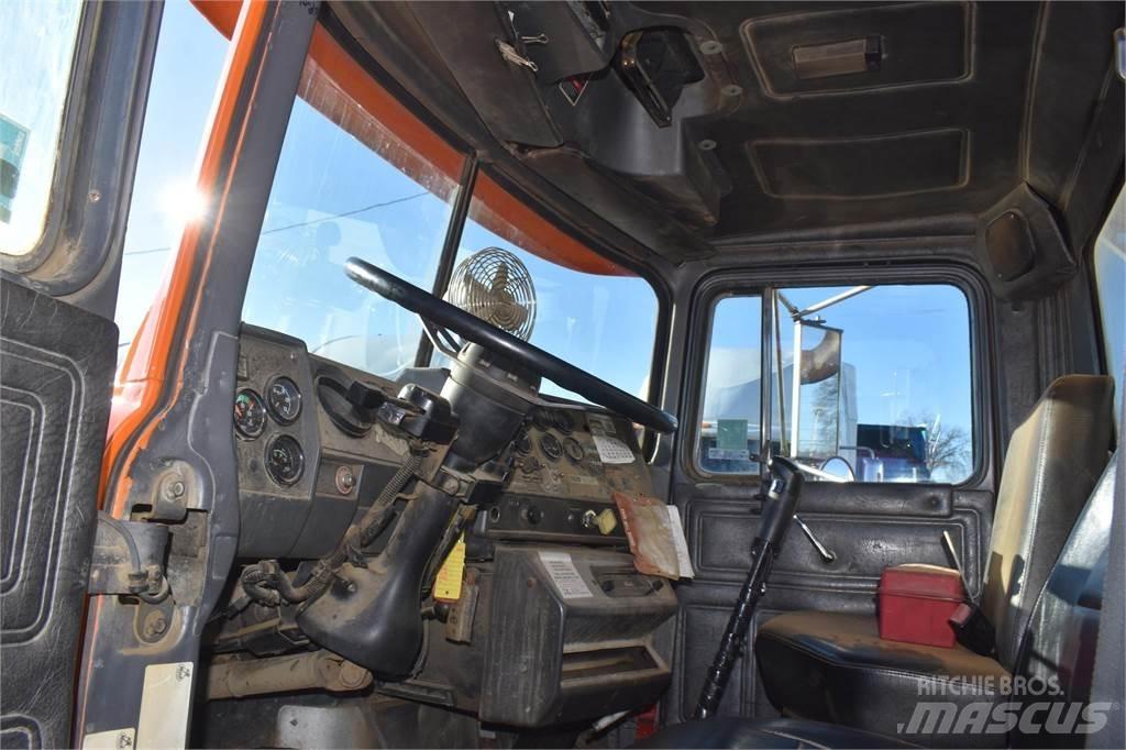 Mack RD688S Sklápěče