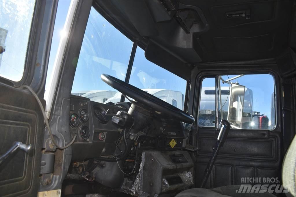 Mack RD688S Sklápěče