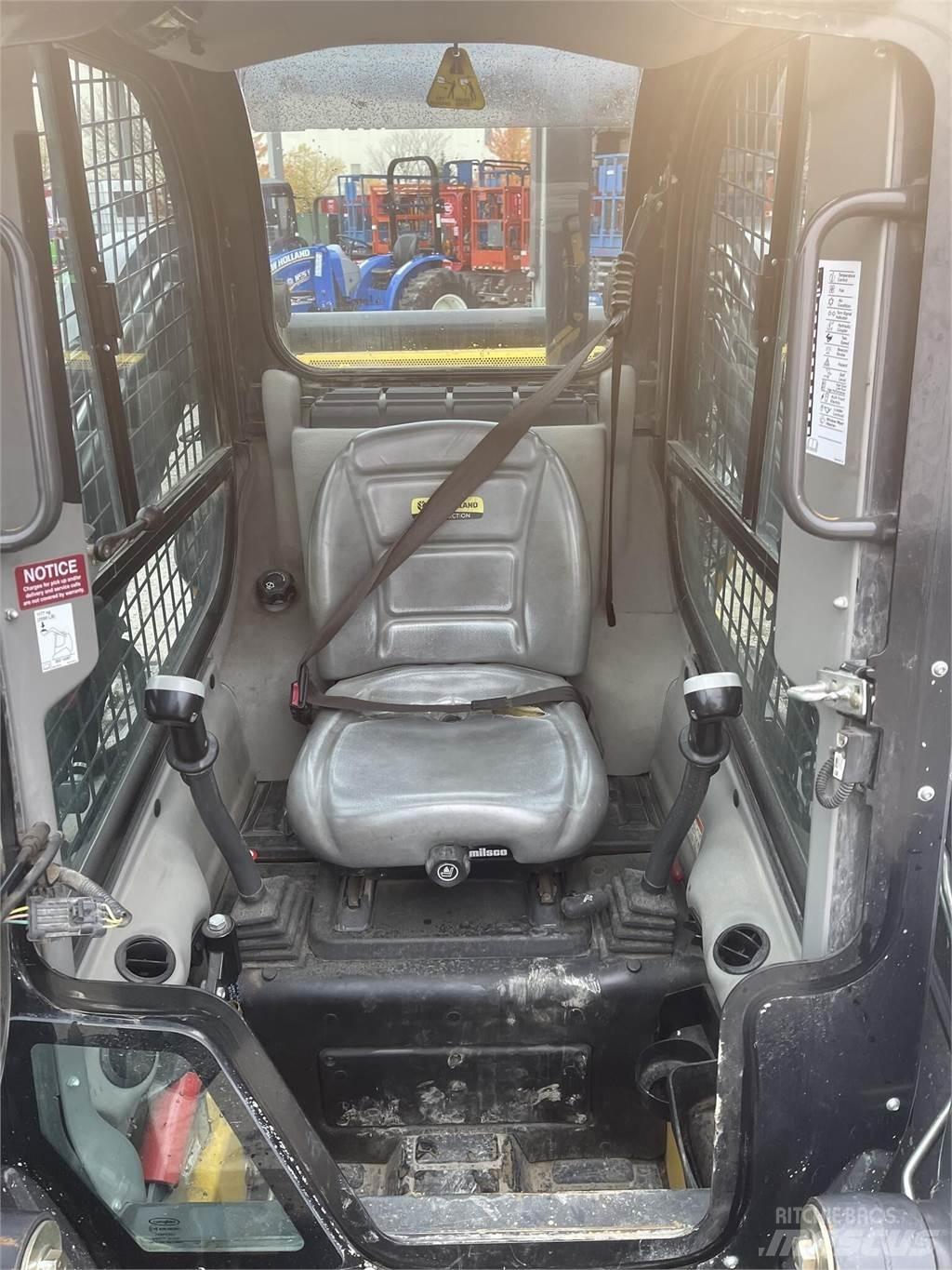 New Holland C237 Smykem řízené nakladače