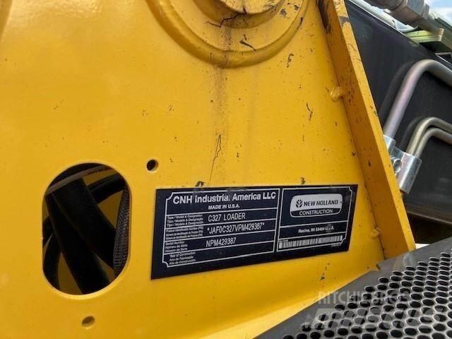 New Holland C327 Smykem řízené nakladače