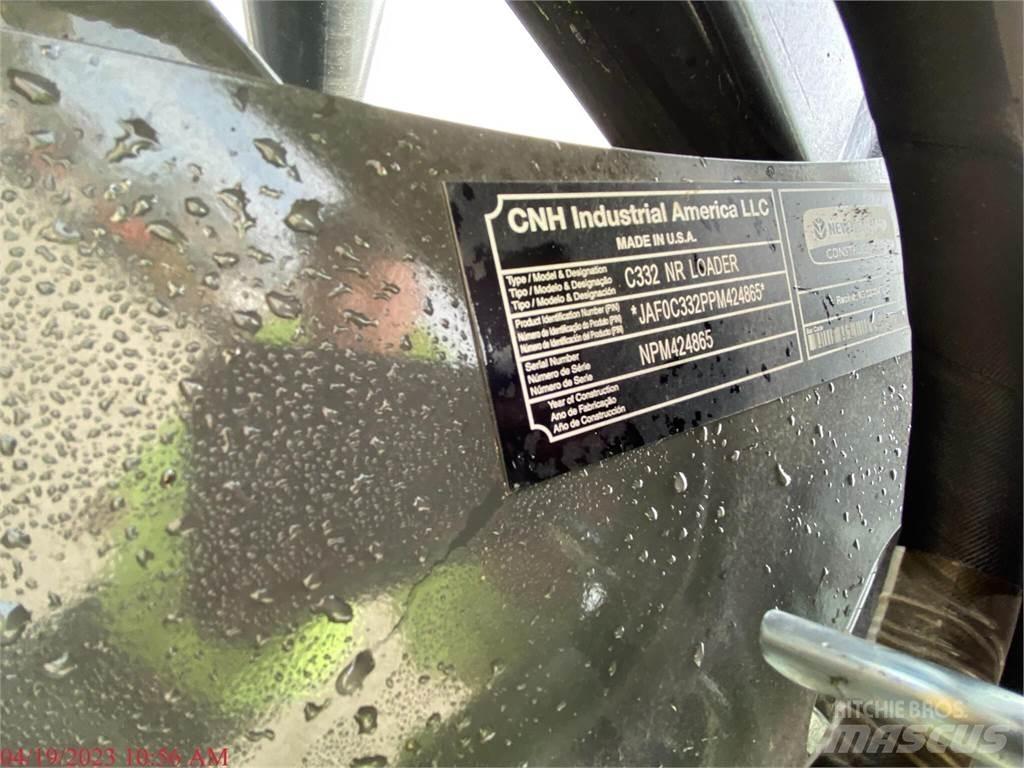 New Holland C332 Smykem řízené nakladače