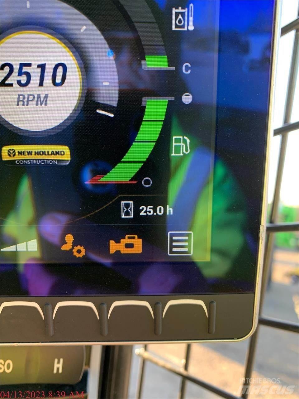New Holland C332 Smykem řízené nakladače