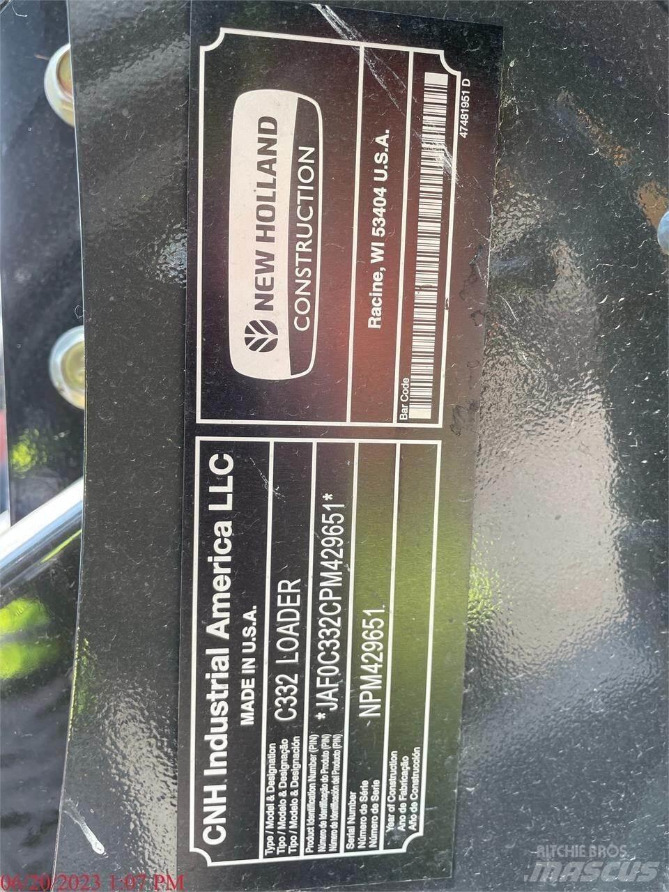 New Holland C332 Smykem řízené nakladače