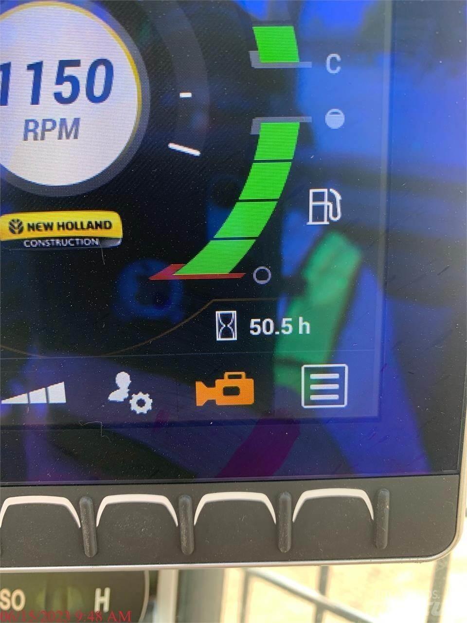 New Holland C332 Smykem řízené nakladače