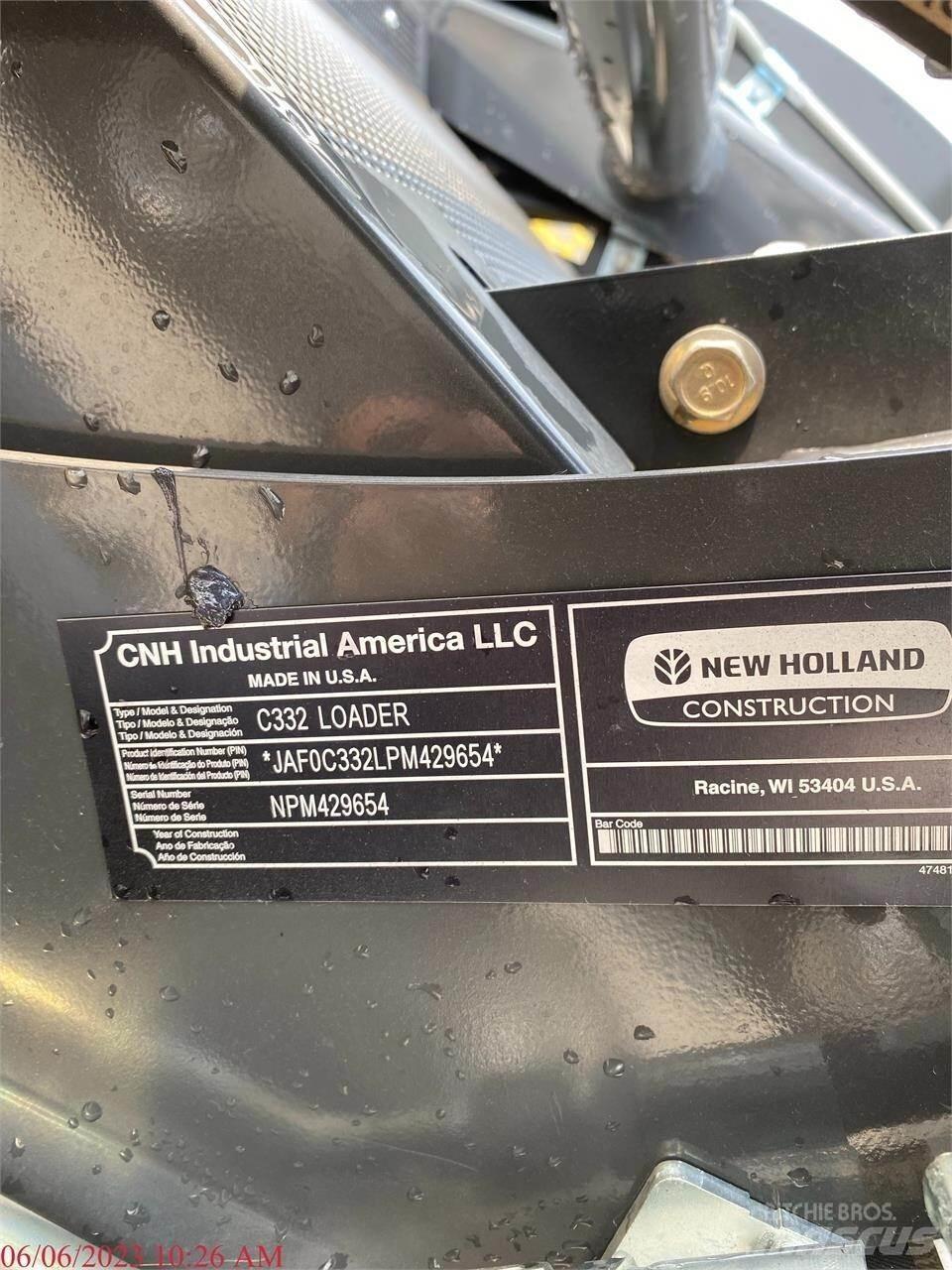 New Holland C332 Smykem řízené nakladače