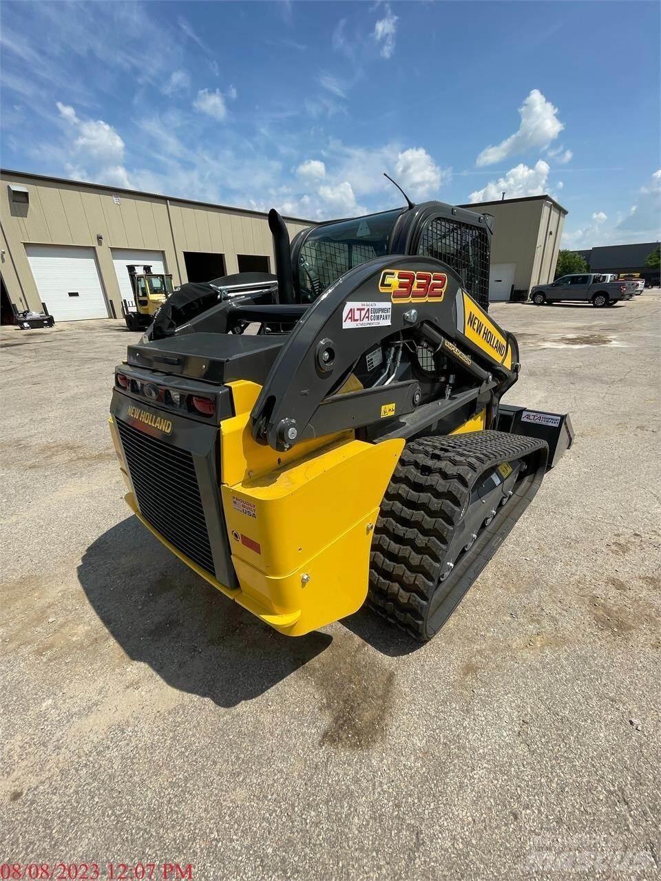 New Holland C332 Smykem řízené nakladače