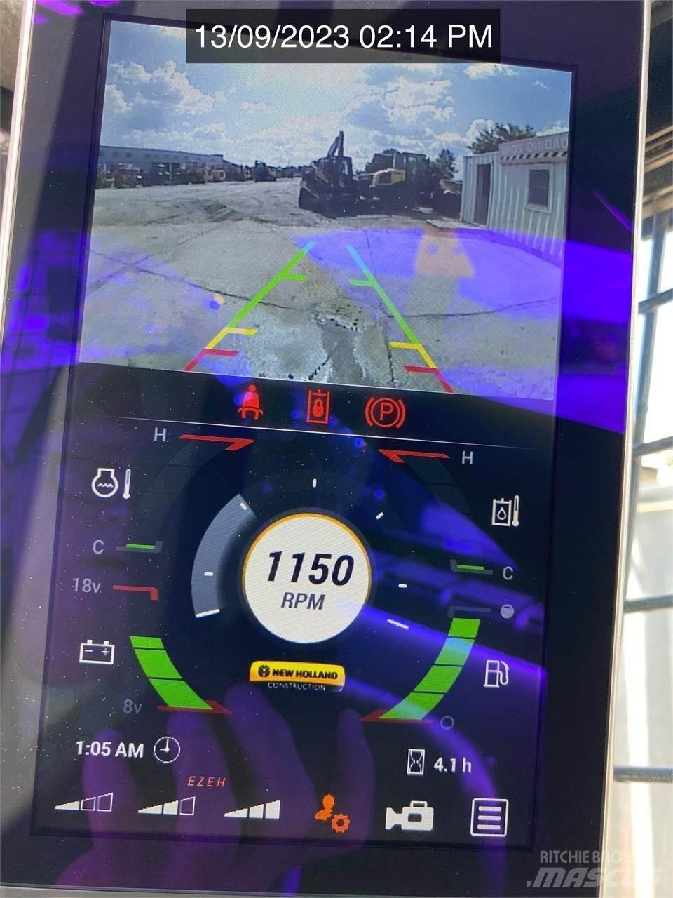 New Holland C332 Smykem řízené nakladače