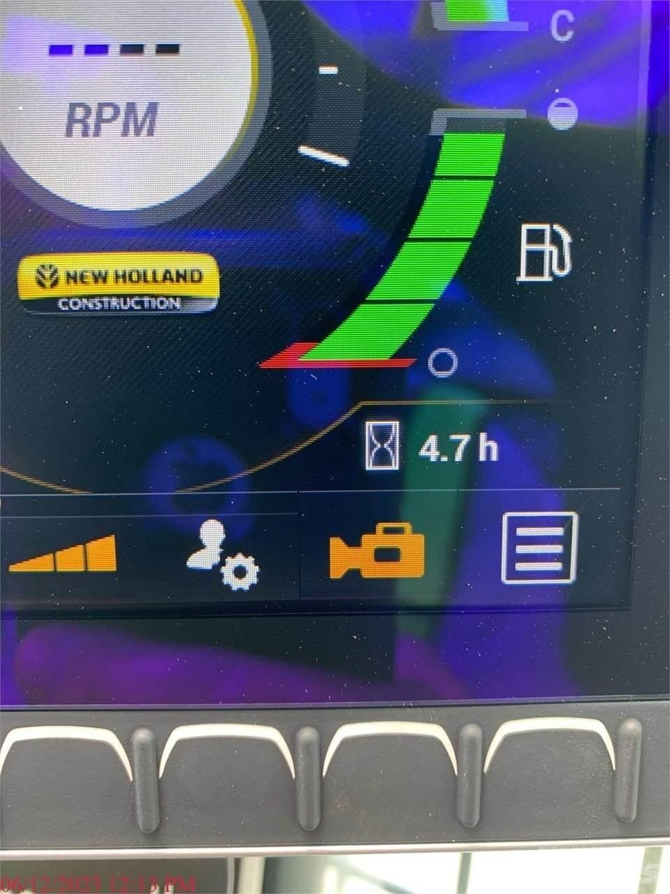 New Holland C337 Smykem řízené nakladače