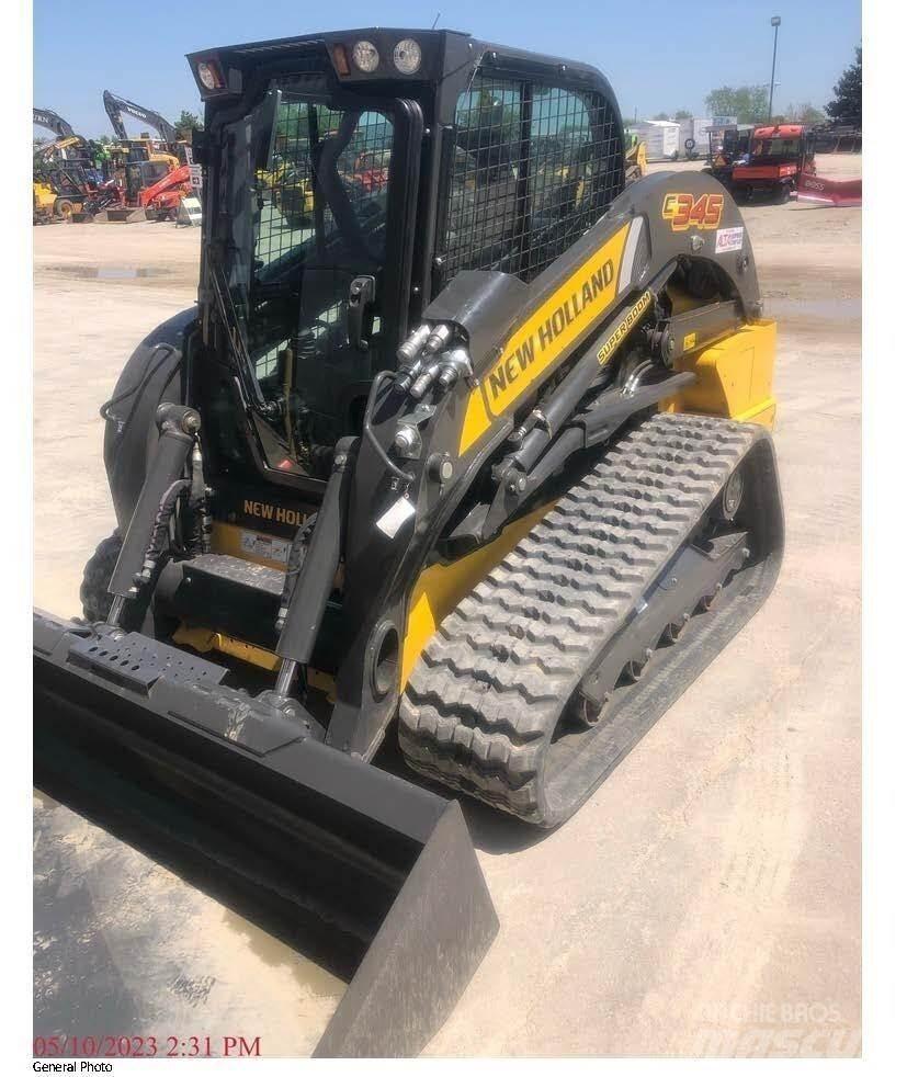 New Holland C345 Smykem řízené nakladače