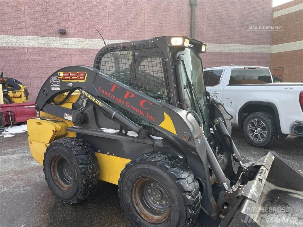 New Holland L228 Smykem řízené nakladače