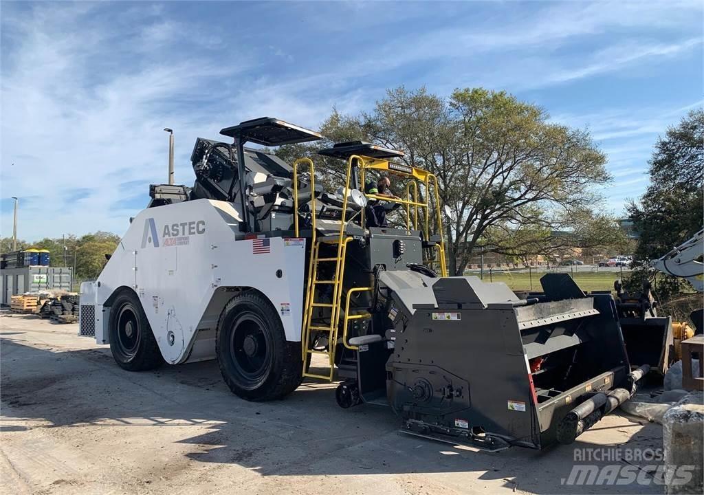 Roadtec SB3000 Stroje pro přepravu materiálů