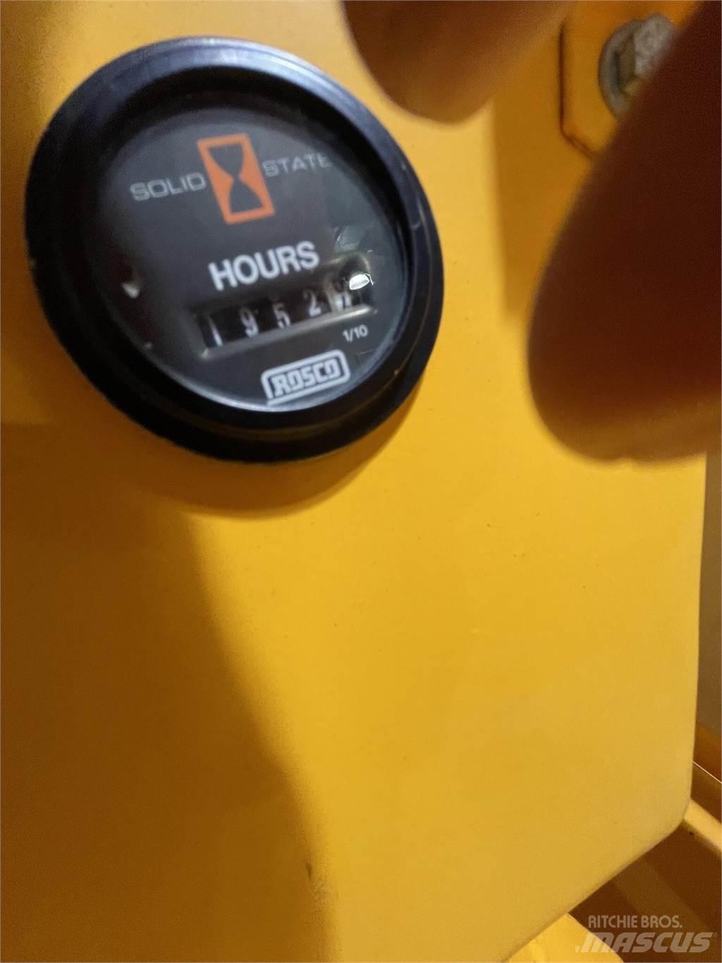 Rosco 9010 Stroje pro přepravu materiálů