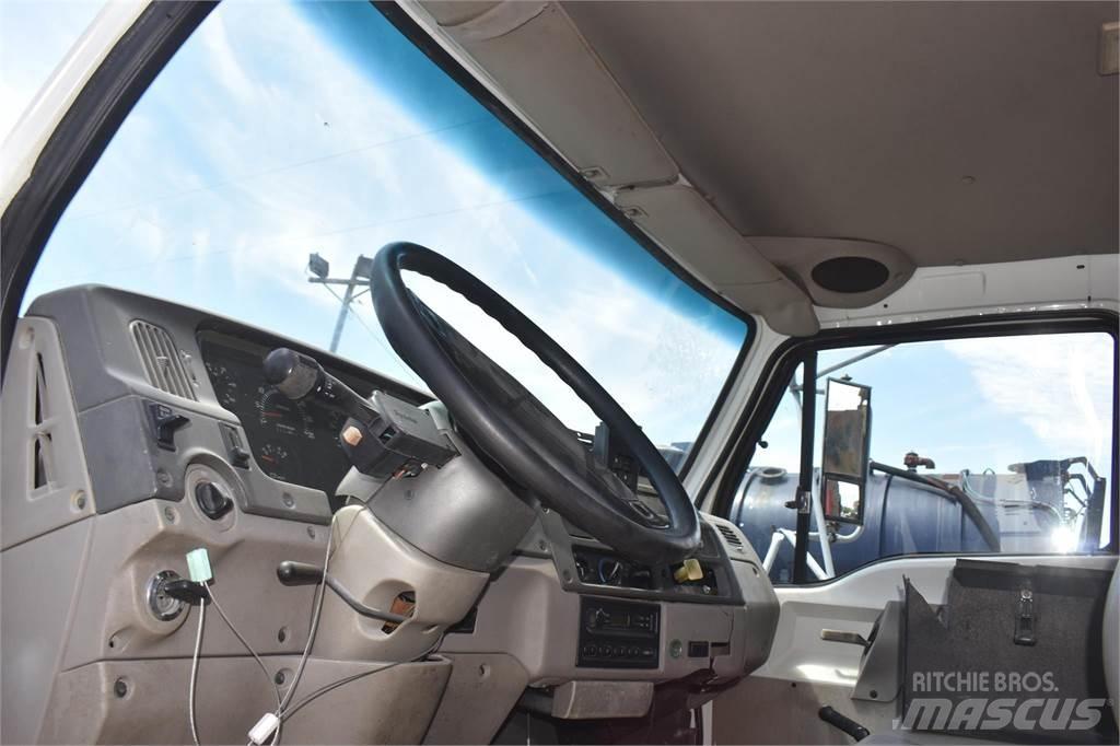 Sterling L7500 Autojeřáby, hydraulické ruky