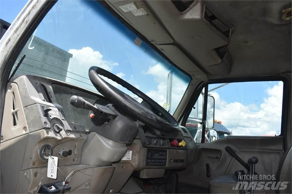 Sterling L7500 Sklápěče