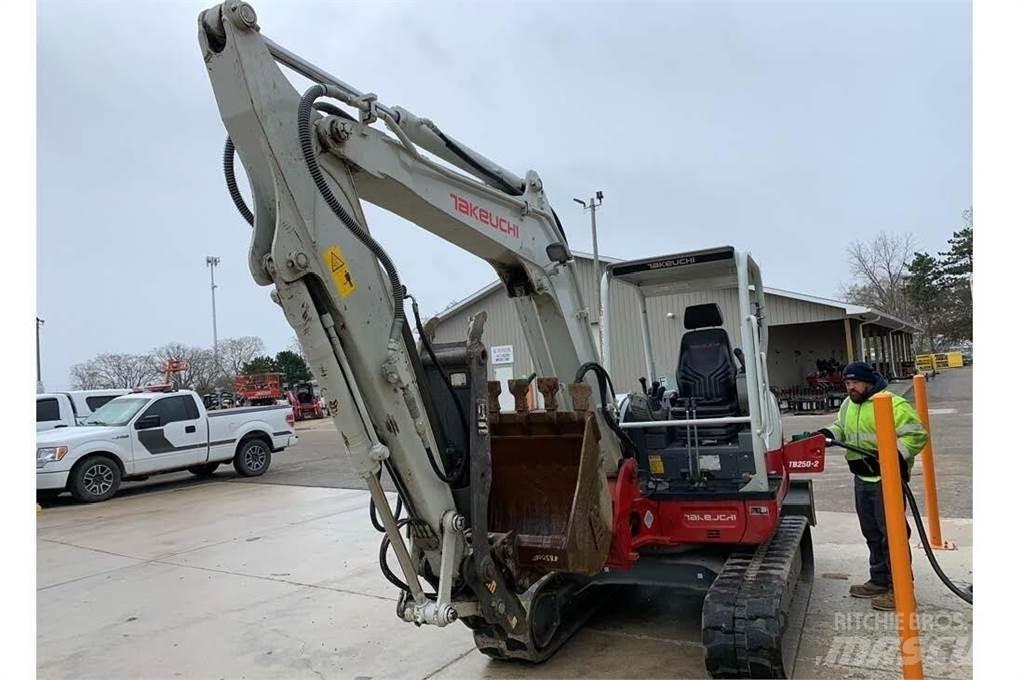 Takeuchi TB250-2 Mini rýpadla < 7t